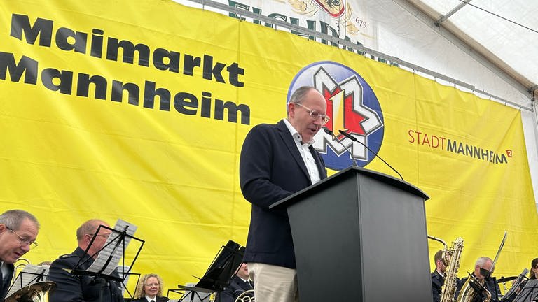 Mannheims Oberbürgermeister Christian Specht bei der Eröffnung des 411. Maimarkts 2024.
