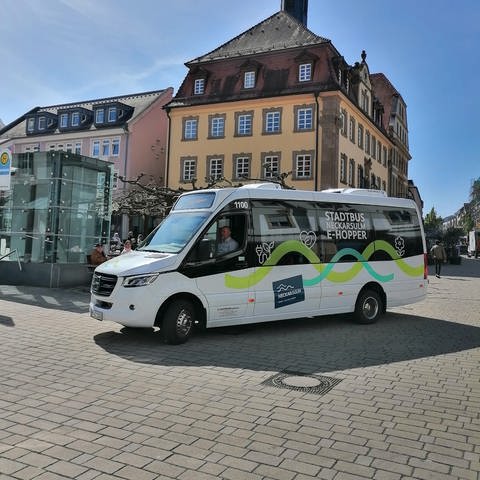 E-Bus vor Neckarsulmer Rathaus