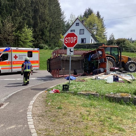 Unfall mit Maiwagen in Kandern im Kreis Lörrach (Foto: SWR, Foto: Freiwillige Feuerwehr Kandern)