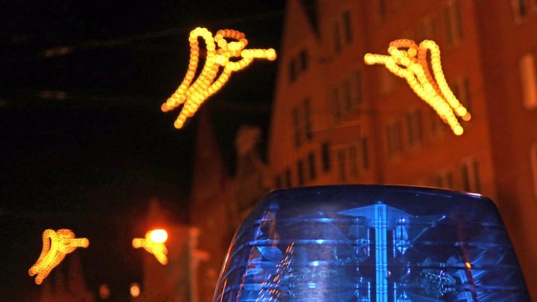 Nicht immer friedlich war es an Weihnachten: Vater mit Messer im Rücken, Taxidiebe, Einbrüche und Brände meldeten die Polizei und Feuerwehr.
