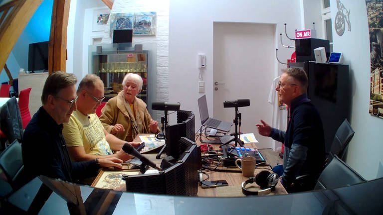 Walter Lehnertz bei einer Podcast-Aufzeichnung (Foto: SWR, Kimmig Entertainment)
