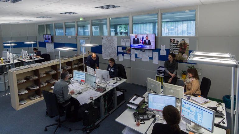 SWR Virtuell: Das Foto zeigt die Realität: SWR-Newsroom in Mainz