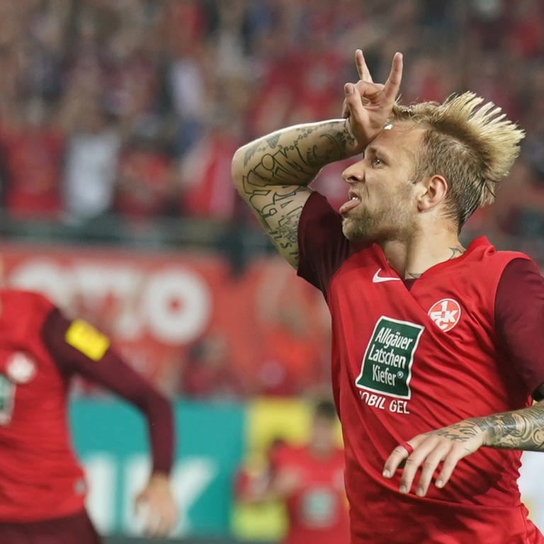Kaiserslauterns Tymoteusz Puchacz jubelt nach dem Treffer zum 2:0 gegen Nürnberg