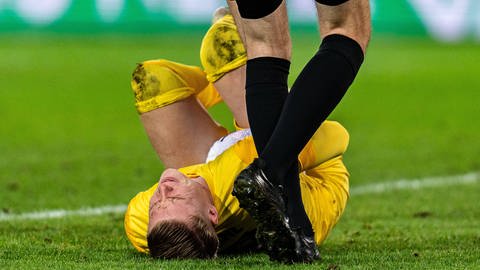 FCK-Keeper Julian Krahl hat sich beim 1:1 des 1. FC Kaiserslautern bei Hannbover 96 an der Hand verletzt und musste mehrere Spiele aussetzen. (Foto: IMAGO, IMAGO / Eibner)