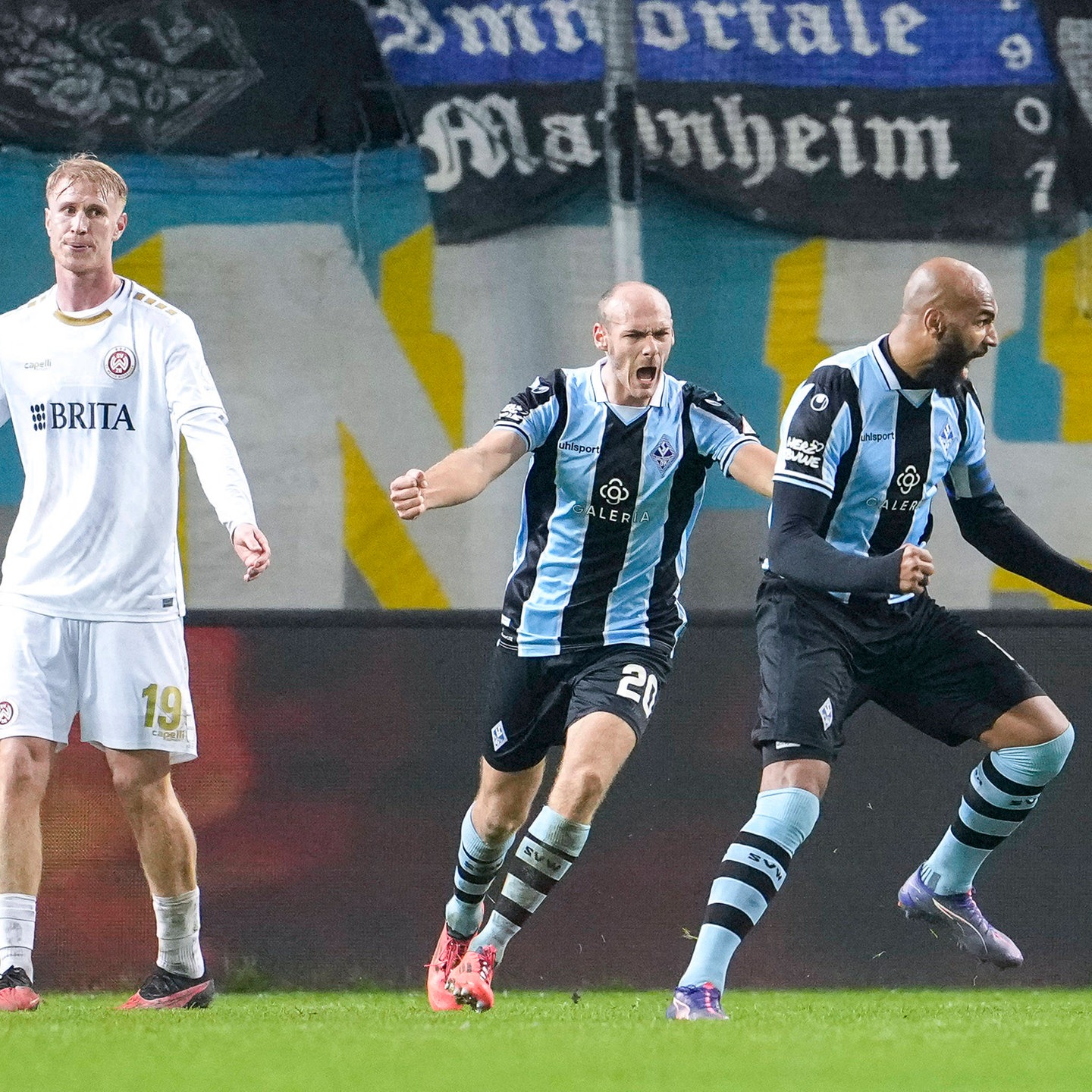 Wilde Schlussphase Waldhof gleicht spät aus gegen Wiesbaden Fußball