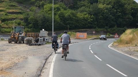 Radfahrer müssen im Ahrtal auf die Bundesstraße ausweichen (Foto: SWR)