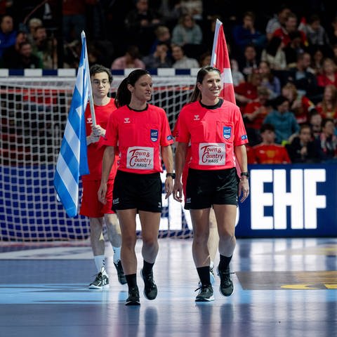 Die Schiedsrichterinnen aus Deutschland: Maike Merz und Tanje Kuttler.  (Foto: IMAGO, IMAGO / Eibner)