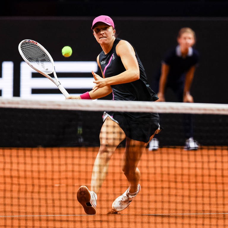 Iga Swiatek gab sich gegen die Belgierin Elise Mertens beim WTA-Turnier in Stuttgart keine Blöße.  (Foto: IMAGO, IMAGO/Eibner-Pressefoto/Roger Buerke)