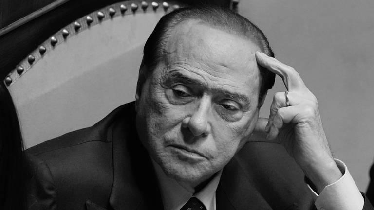 12. Juni: Der frühere italienische Ministerpräsident Silvio Berlusconi ist tot. Der 86-jährige Medienunternehmer und Vorsitzende der Regierungspartei Forza Italia starb im Mailänder Krankenhaus San Raffaele. Gesundheitlich hatte Berlusconi in seinen letzten Jahren immer wieder große Probleme. 2016 wurde er am Herz operiert, 2023 erkrankte er an chronischer Leukämie.