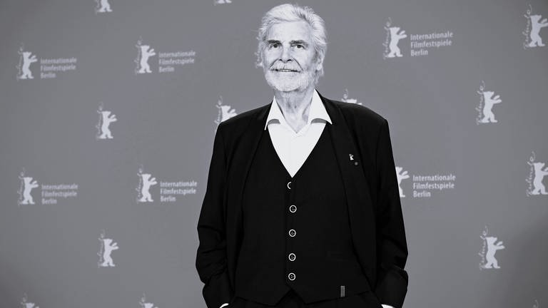 29. Mai: Schauspieler Peter Simonischek ist im Alter von 76 Jahren in Wien gestorben. Bekannt wurde der Österreicher vor allem durch seine Rolle als "Toni Erdmann" im gleichnamigen Film. Darüber hinaus war er bei den Salzburger Festspielen mehr als 100 Mal in der Rolle des "Jedermann" zu sehen. Für seine Leistungen erhielt er zahlreiche Preise, unter anderem zwei Grimme-Preise sowie den Deutschen und den Europäischen Filmpreis.