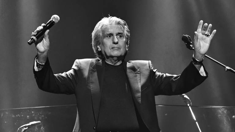 Der italienische Sänger Toto Cutugno ist im Alter von 80 Jahren in Mailand gestorben.