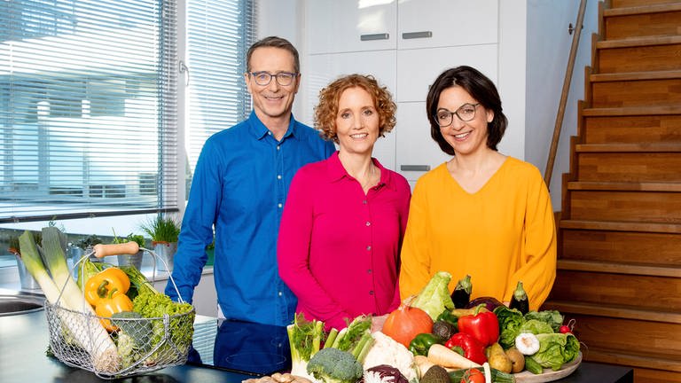 Die Ernährungs-Docs Dr. Silja Schäfer, Dr. Viola Andresen und Dr. Matthias Riedl (Foto:  NDR/Claudia Timmann)