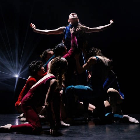 Uraufführung „Elements“ der Gauthier Dance Company (Foto: Pressestelle, Theaterhaus Stuttgart ©Jeanette Bak)