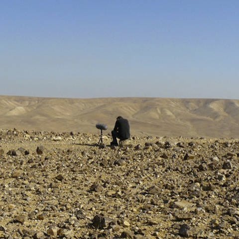 Christoph Korn bei Audioaufnahmen in de Wüste Judäe (Foto: Christoph Korn)