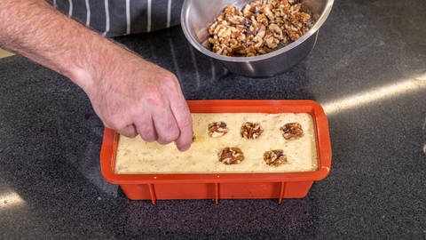 Schritt-für-Schritt-Anleitung für einen leckeren Walnuss-Apfel-Kuchen