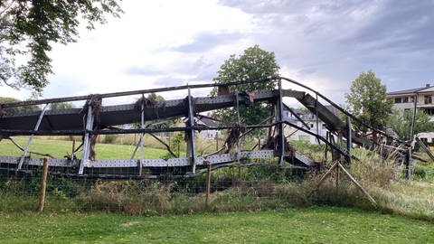 Kurpark Bad Neuenahr-Ahrweiler: die Überreste der zerstörten Maria-Hilf-Brücke  (Foto: SWR)
