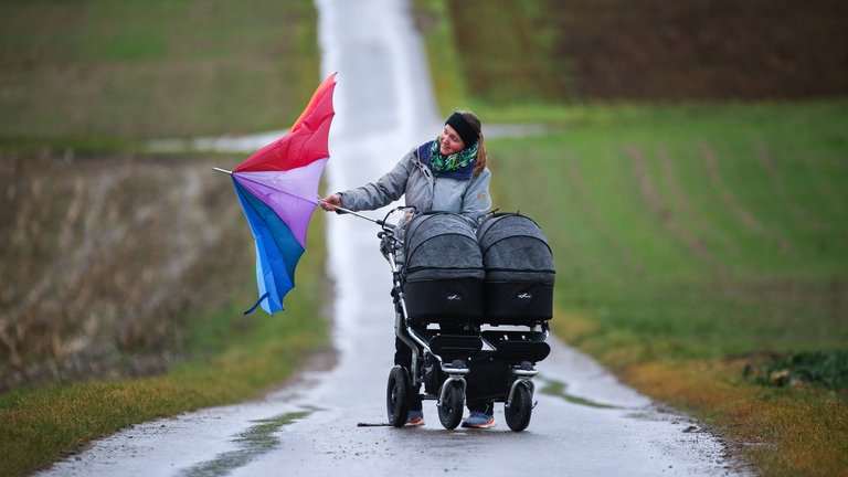 Viel Regen In Baden W Rttemberg Erwartet Und Es Wird K Lter Swr Aktuell