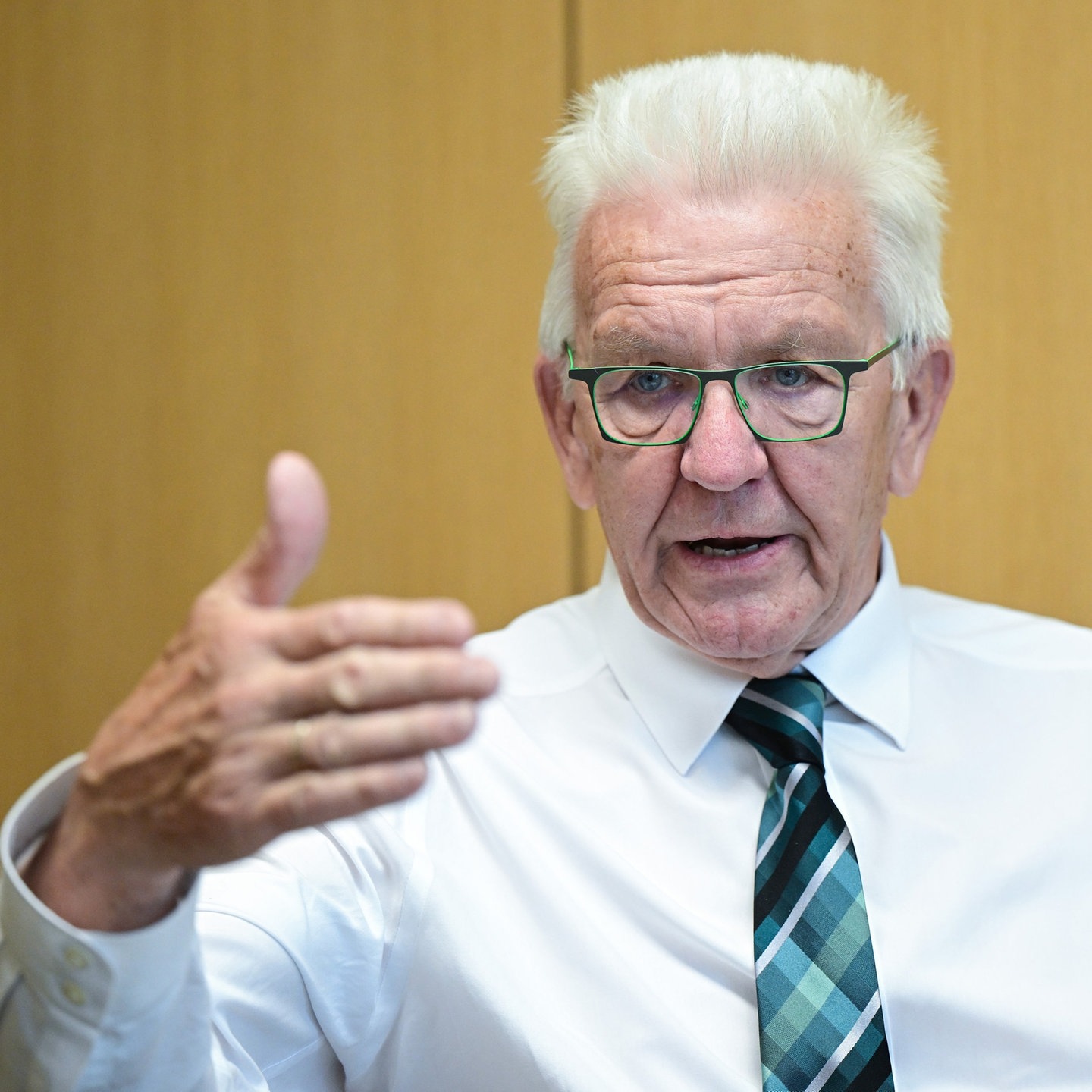 Schuldenbremse Lockern Kretschmann Fordert Investition In Bahn SWR