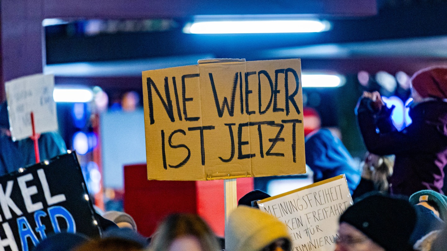 Wieder Tausende Bei Demonstrationen Gegen Rechtsextremismus Swr Aktuell