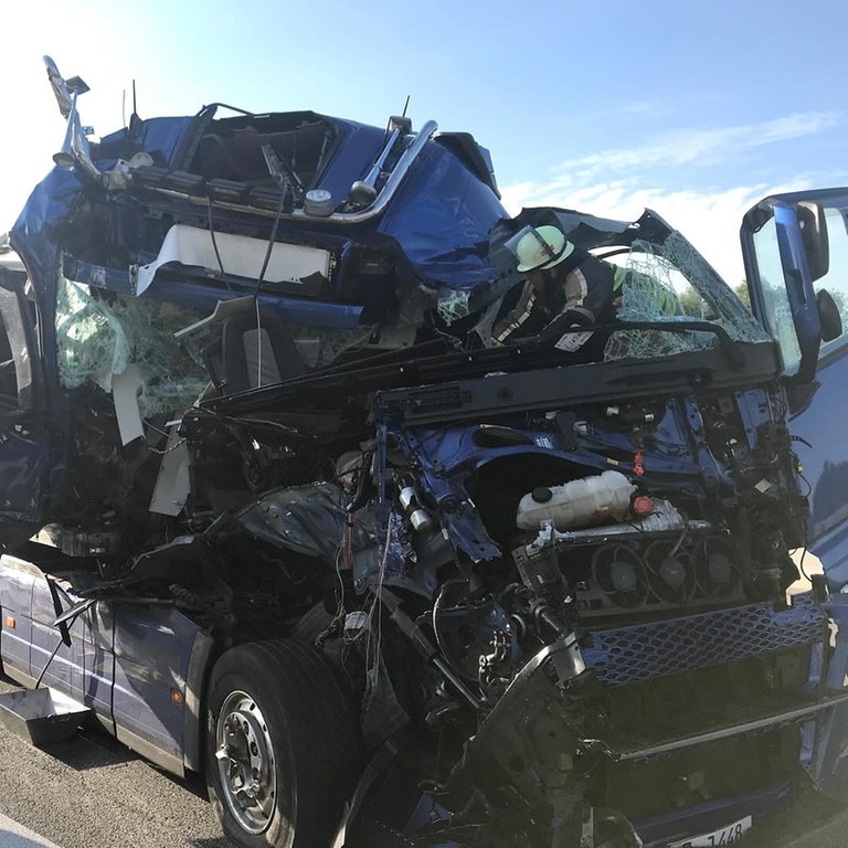 Schwerer Unfall Auf Der A Bei Neckarsulm Mit Zwei Gefahrgut Lkw Swr