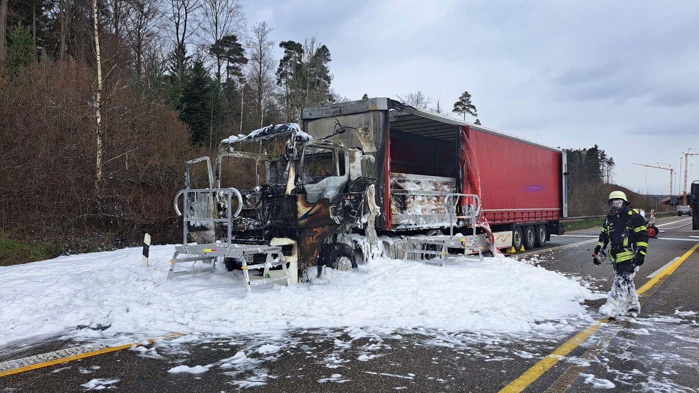 Lkw Brennt Auf A8 Aus Weiterer Lkw Unfall Am Stauende SWR Aktuell