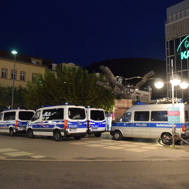 Pro Palästina Demo in Heidelberg Demonstranten auf Bismarckplatz SWR