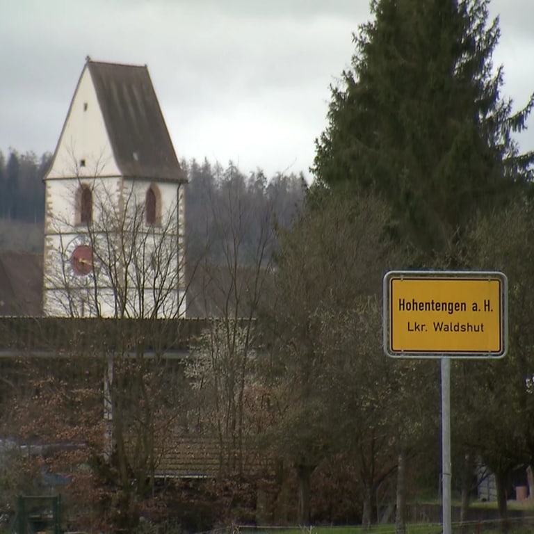 In Hohentengen (Kreis Waldshut) soll am Dienstagabend ein 19-Jähriger seine Eltern und seinen Bruder getötet haben. (Foto: SWR, David Zastrow)