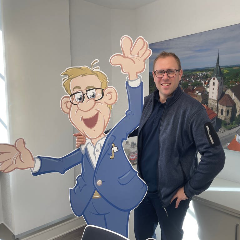 BW macht's stellt Bürgermeister Ferdinand Truffner vor. Er sitzt seit 2018 im Ratahus von Empfingen und informiert seine Bürger und Bürgerinnen auch auf EMPFI-TV auf Youtube. 