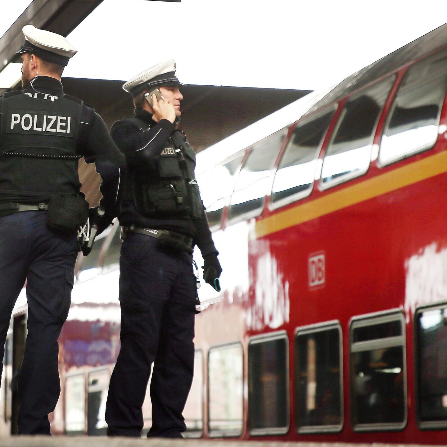 Zug Muss In Fridingen Halten Mann Droht Zugbegleiter Zu Erstechen