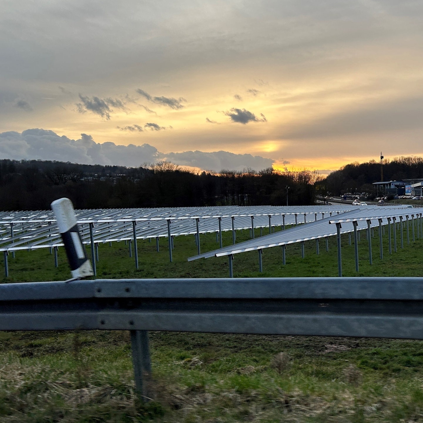 Pv Anlagen An Der B Traufwiesen Gr Ter Solarpark In T Bingen Swr