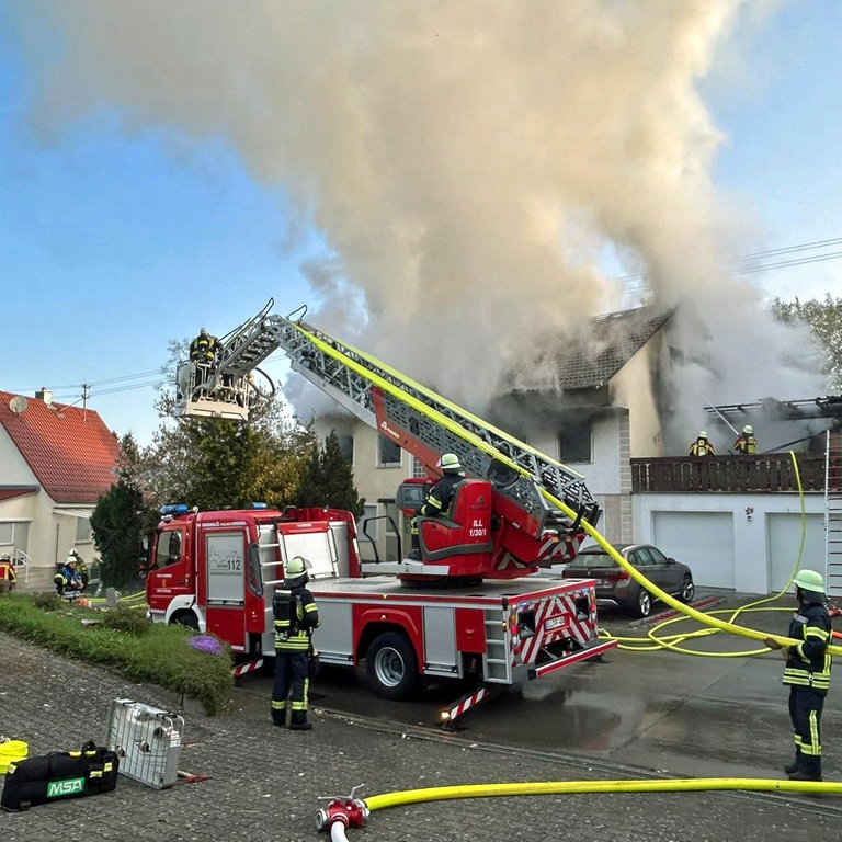 Gro Einsatz Nach Feuer Polizei Findet Frau Tot In Wohnung Swr Aktuell