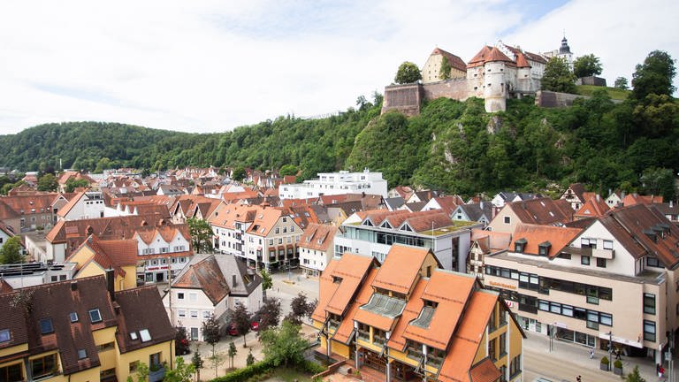 Die Stadt Heidenheim will Wohnungen auf dem Schlossberg kaufen und an Mieterinnen und Mieter mit wenig Geld vermieten (Archivbild)