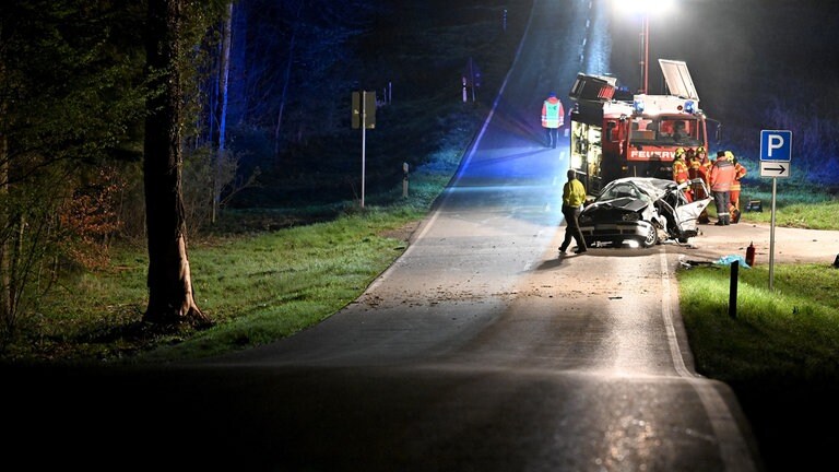 21 jähriger Autofahrer stirbt bei Unfall nahe Amstetten SWR Aktuell