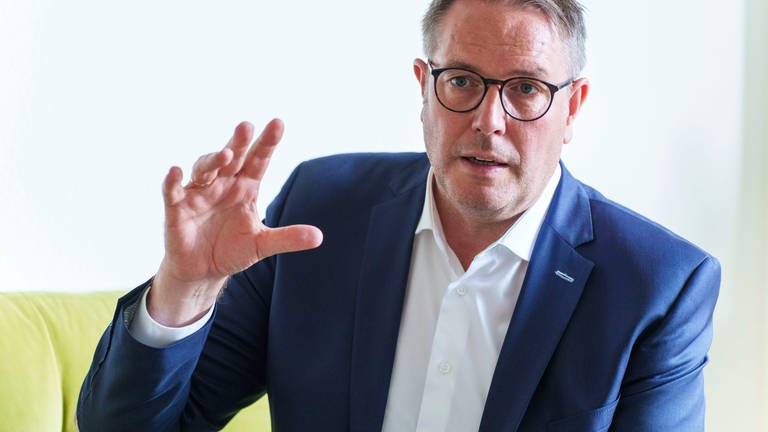 Der rheinland-pfälzische Sozialminister Alexander Schweitzer (SPD)