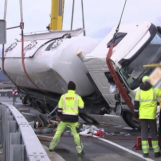 Schiersteiner Br Cke Richtung Mainz Nach Unfall Wieder Frei Swr Aktuell