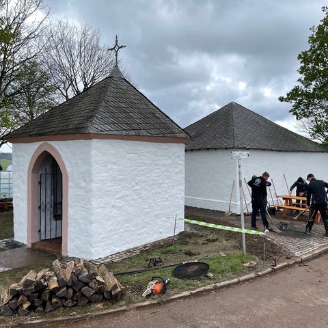Jugendliche renovieren die Kapelle in Irsch im Kreis-Trier-Saarburg