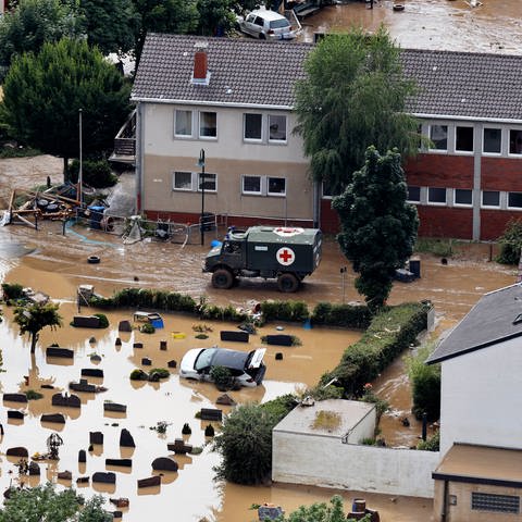 Überschwemmungen im Ahrtal nach Flutkatastrophe im Juli 2021 (Foto: dpa Bildfunk, Picture Alliance)