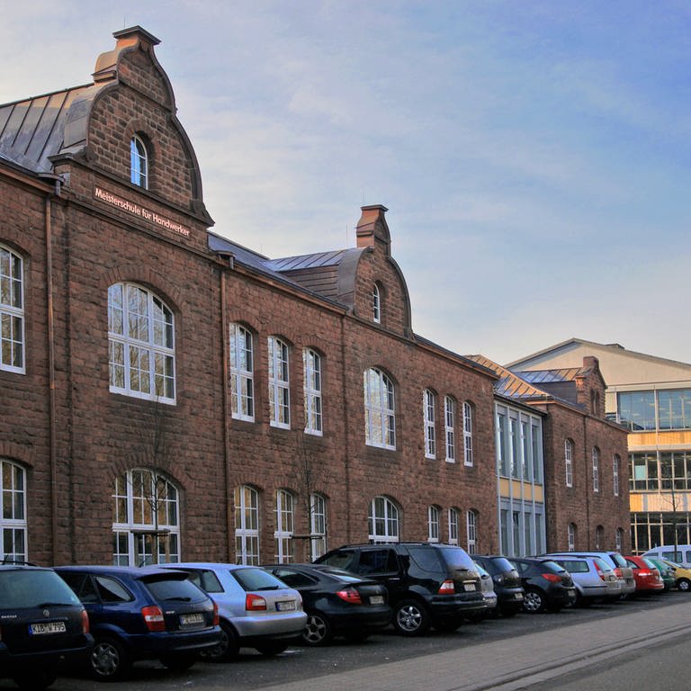 Rund 350 Schülerinnen und Schüler besuchen aktuell die Berufsschule der Meisterschule in Kaiserslautern. Neun Ausbildungsberufe kann man dort lernen.