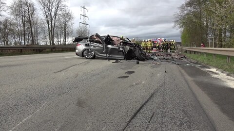 Unfall Auf A Auto Ger T Unter Sattelzug Auflieger Swr Aktuell