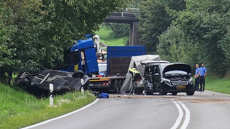 Schwerer Verkehrsunfall mit zwei Toten auf B50 bei Büchenbeuren SWR