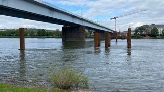 Pfaffendorfer Brücke in Koblenz Schwierige Bauarbeiten im Rhein SWR