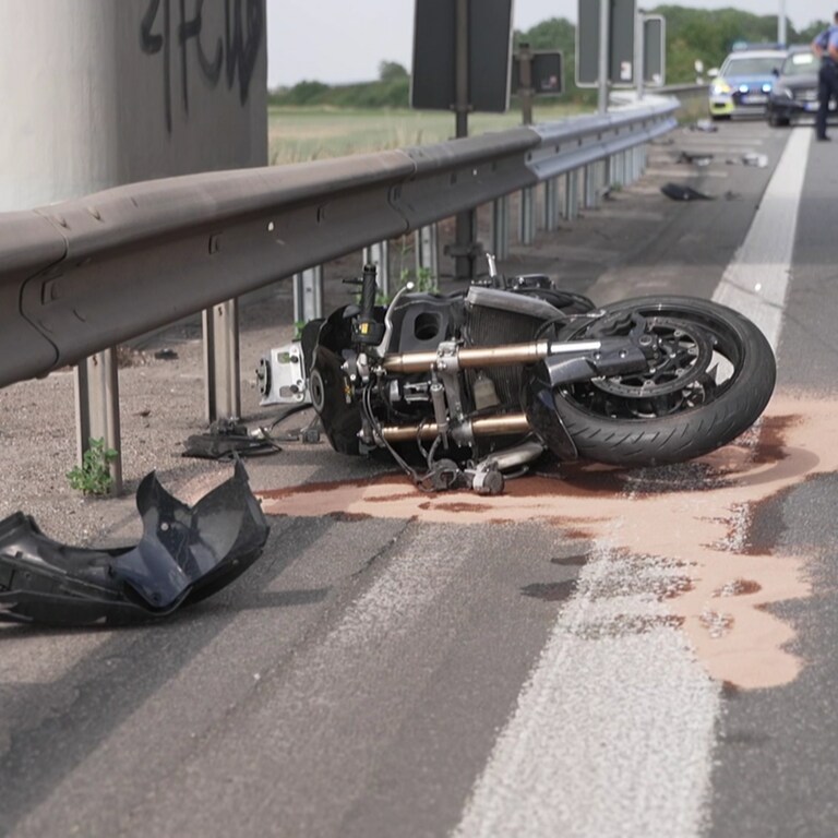 Junger Motorradfahrer Stirbt Bei Unfall Auf A65 Bei Mutterstadt SWR