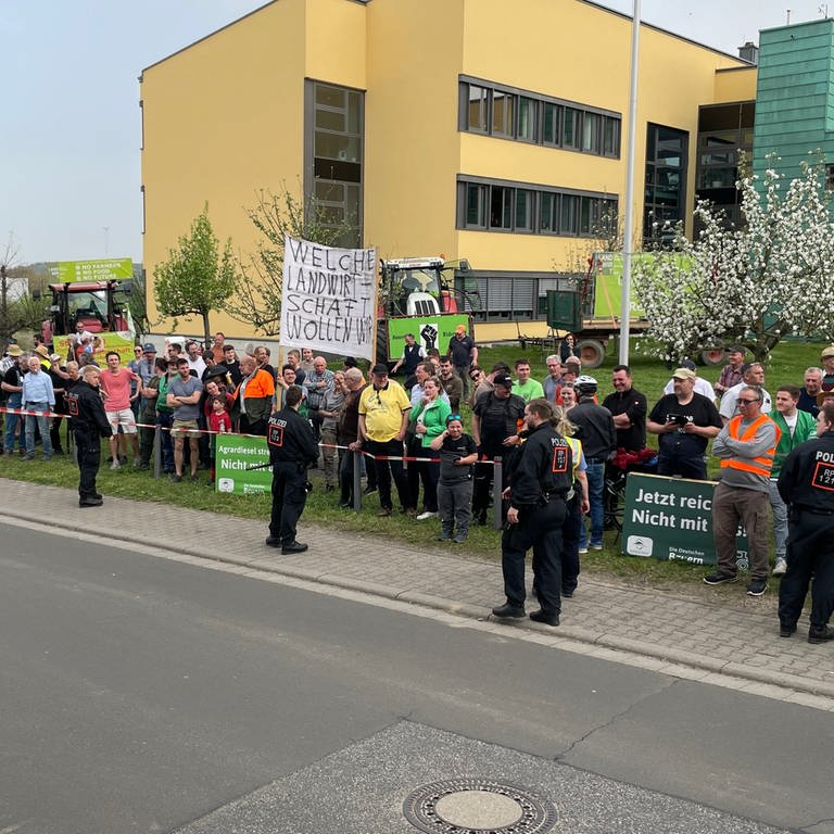 Bauernproteste bei Kanzler-Besuch in Alzey