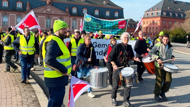 Warnstreik in Mainz Theodor Heuss Brücke wegen Demo gesperrt SWR Aktuell