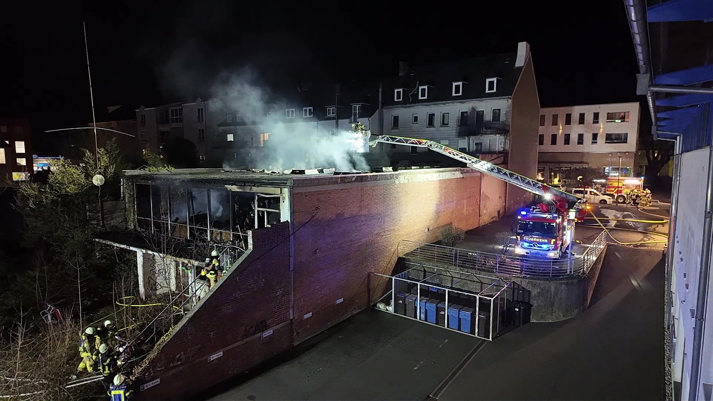 Feuer Am Bedaplatz In Bitburg Leeres Geb Ude Brennt Aus Swr Aktuell