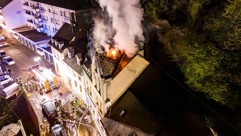 Wohnhaus in Idar-Oberstein brennt (Foto: SWR/Foto Hosser)