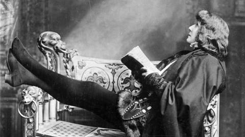 Mme Sarah Bernhardt als Hamlet