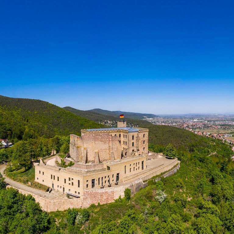 Orte Der Demokratiegeschichte Kaiserslautern Hambacher Schloss Swr