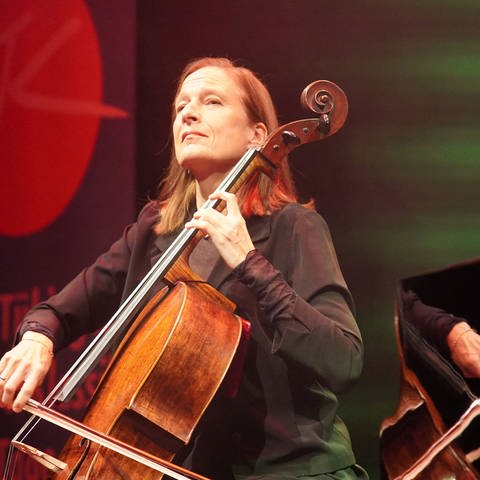 Die Cellistin Anja Lechner spielt 2023 bei den Jazz & Klassik Tagen im Sudhaus Tübingen.