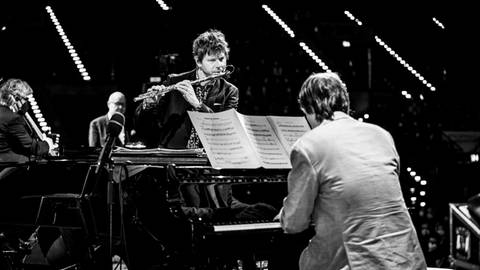 Magnus Lindgren und Pianist auf der Bühne (Foto: SWR, Lena Semmelroggen)